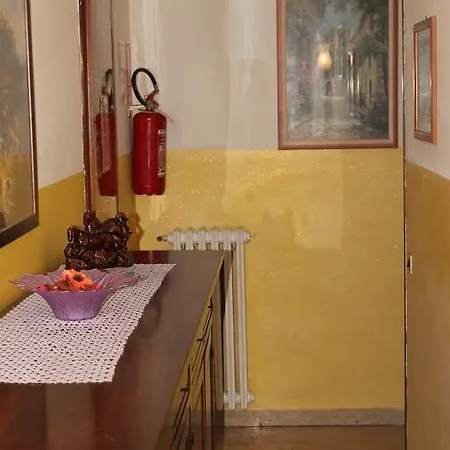 Alice 切萨纳·都灵尼斯